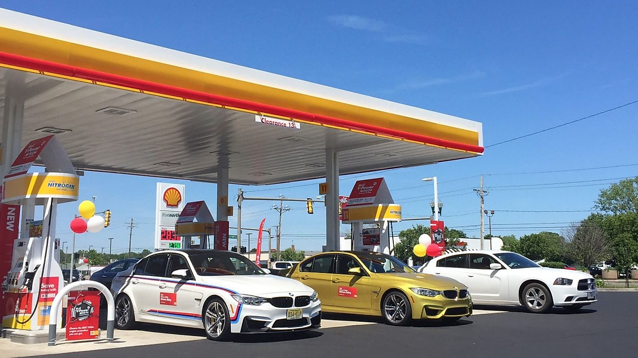 Coches en una estación Shell